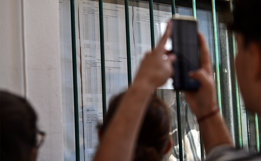 Βάσεις 2023: Άνοδος σε Ιατρική, Πολυτεχνικές και Οικονομικές σχολές – Ένας στους τρεις εκτός ΑΕΙ