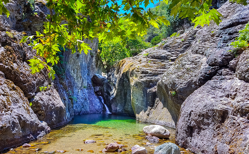 Βάθρες Βάθρες