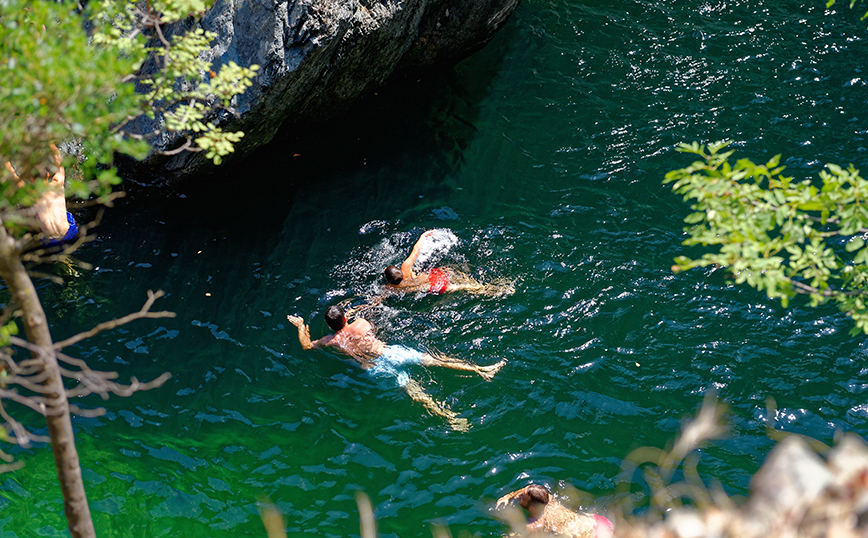Βάθρες Βάθρες