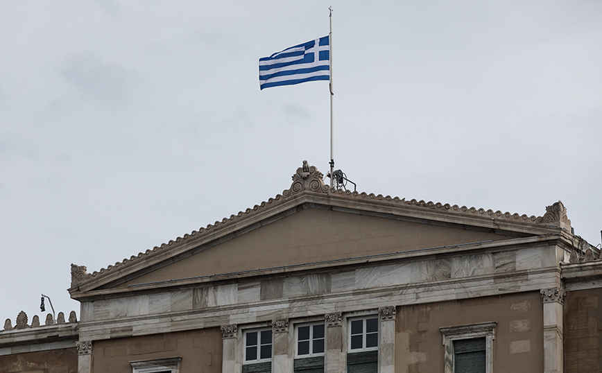 Είπαν τα κάλαντα στη Βουλή και τον Κωνσταντίνο Τασούλα