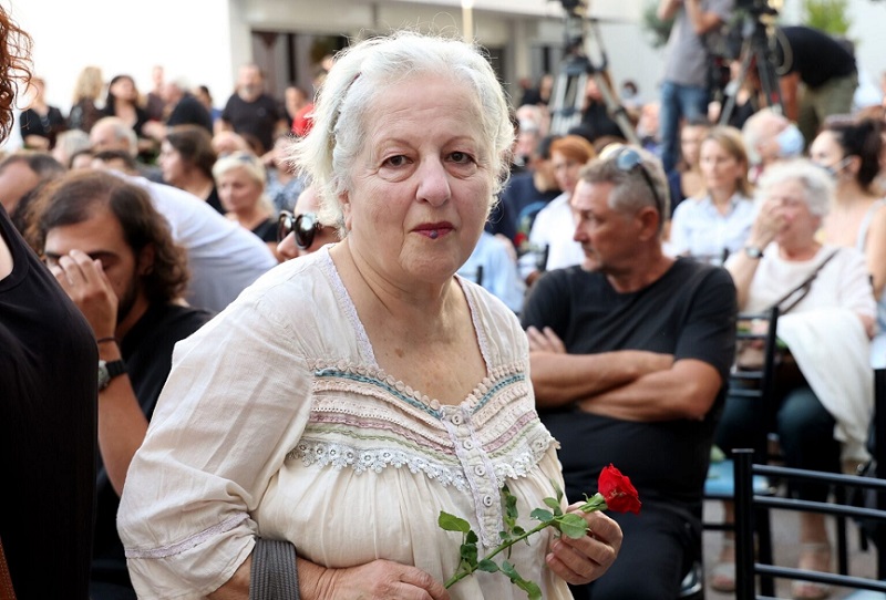 Ελένη Γερασιμίδου: Δεν θα σχολιάσω το ντύσιμο του Σπύρου Μπιμπίλα, μπορώ να σχολιάσω όλες τις μεγαλοκυράδες που πήγαν στη Βουλή