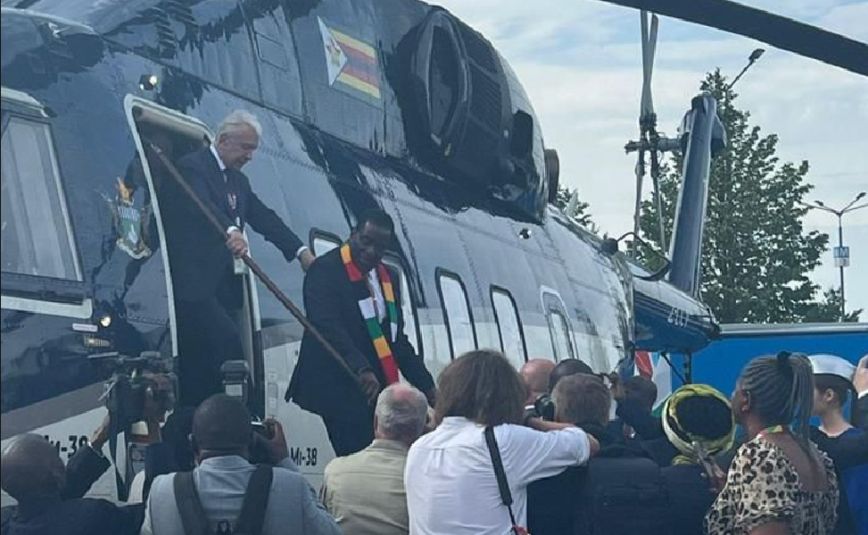 Ο Πούτιν δώρισε ελικόπτερο στον πρόεδρο της Ζιμπάμπουε &#8211; Η Μόσχα προσπαθεί να διευρύνει τις συμμαχίες της