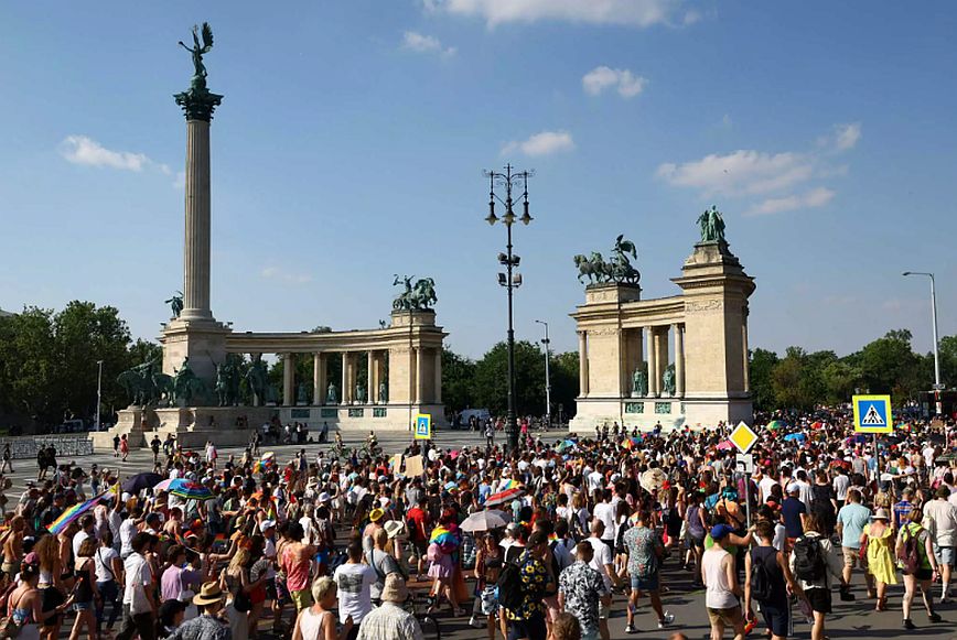 Ουγγαρία: Το Pride έγινε στη Βουδαπέστη παρά τον καύσωνα και τις αντιδράσεις κατά των ΛΟΑΤΚΙ+