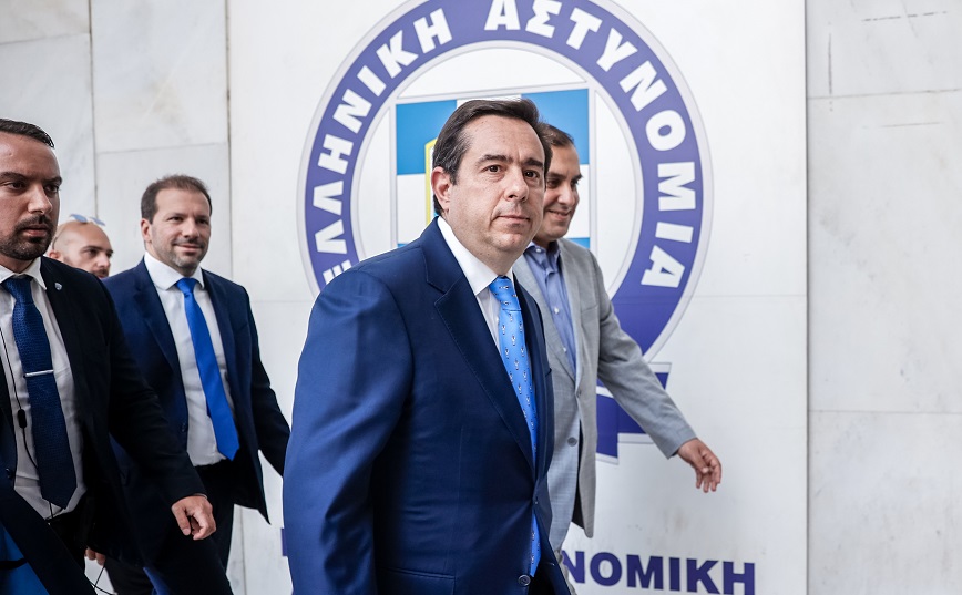 Μηταράκης: Ένα μεγάλο ευχαριστώ στους αστυνομικούς μας που βρέθηκαν στην πρώτη γραμμή του πυρός σώζοντας ζωές