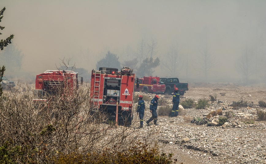 Φωτιά στη Ρόδο: Ύποπτος με μπιτόνι βενζίνης εντοπίστηκε στον Μαλώνα &#8211; Η πυρκαγιά καίει για 8η μέρα