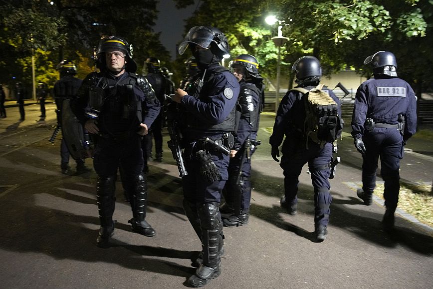 Γαλλία: Περιορίστηκαν οι ταραχές κατά τη διάρκεια της νύχτας – Μαζικές προσαγωγές από τις αρχές