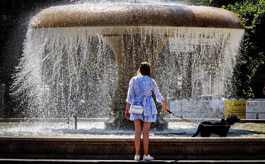 Στη Γερμανία προτείνουν μεσημεριανό ύπνο και ποδόλουτρα στο γραφείο για να αντιμετωπιστεί ο καύσωνας