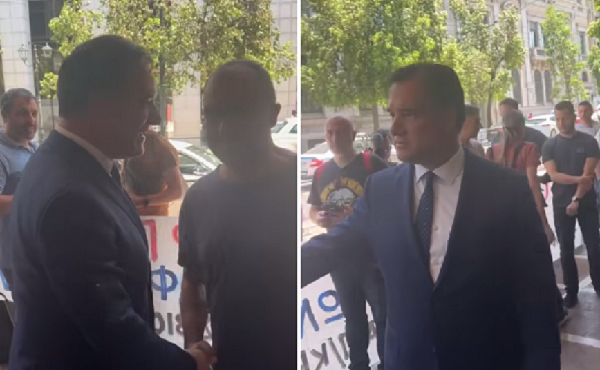 Ο Άδωνις Γεωργιάδης φώναξε στο γραφείο του διαδηλωτές έξω από το υπουργείο Εργασίας – «Πέντε καλά είναι;»