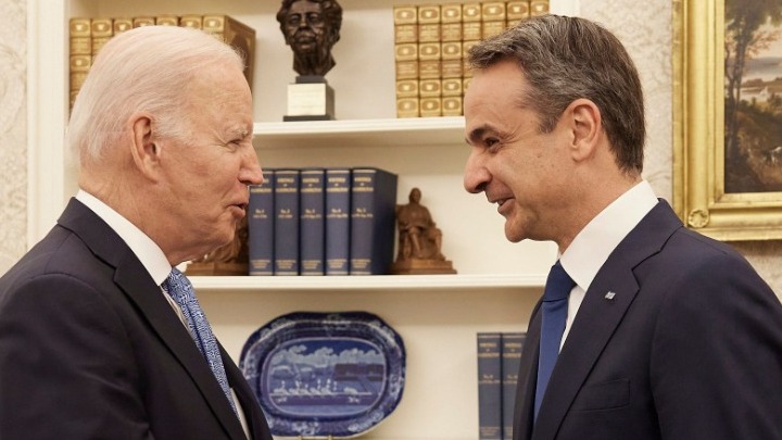 Τηλεφωνική επικοινωνία Μητσοτάκη &#8211; Μπάιντεν: Οι δύο ηγέτες επιβεβαίωσαν τους στενούς δεσμούς ανάμεσα στις δύο χώρες