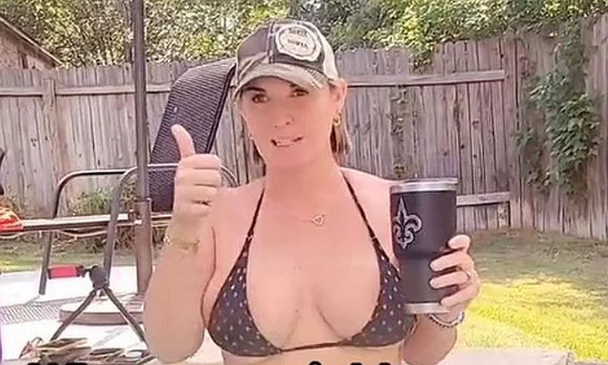 TikToker από το Τέξας ισχυρίζεται πως οι γείτονές της ύψωσαν φράχτη για να μην την βλέπουν γυμνή στη πισίνα