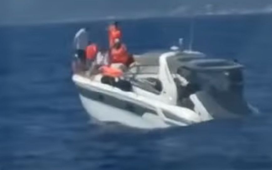 Δείτε βίντεο με τη διάσωση 8 ατόμων από ταχύπλοο που βυθιζόταν μεταξύ Πειραιά και Αίγινας