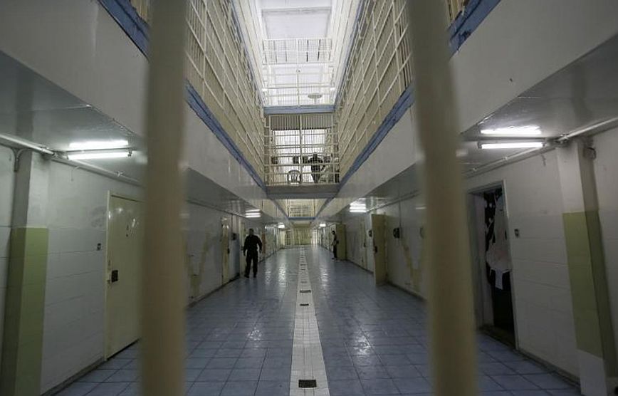Άγρια συμπλοκή στις φυλακές Αυλώνα μεταξύ Αλβανών, Αλγερινών και Ρομά – Αναφορές για τραυματίες