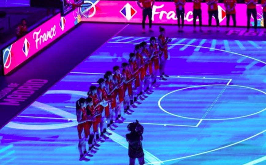 FIBA: Έγινε ο πρώτος αγώνας μπάσκετ σε γυάλινο δάπεδο