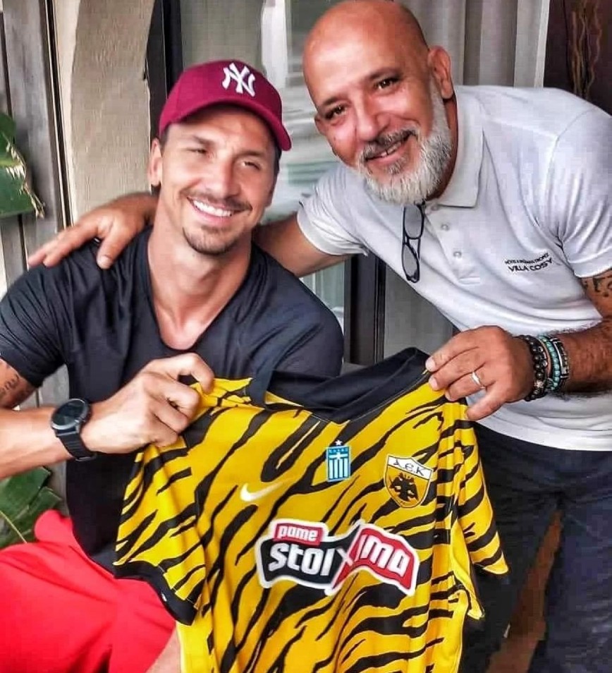 Ο Ζλάταν Ιμπραΐμοβιτς με φανέλα της ΑΕΚ Ο Ζλάταν Ιμπραΐμοβιτς με φανέλα της ΑΕΚ