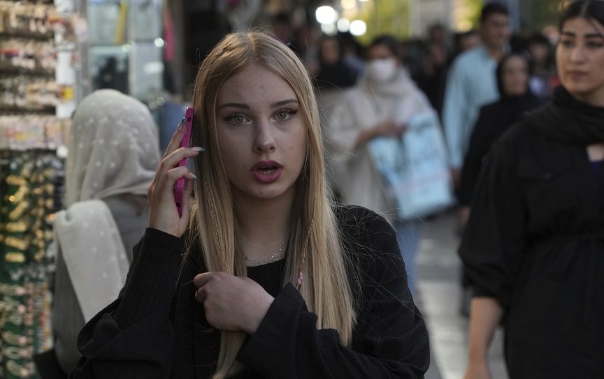 Ιράν: Φοιτήτριες αποβάλλονται από πανεπιστήμια επειδή δεν φορούν χιτζάμπ