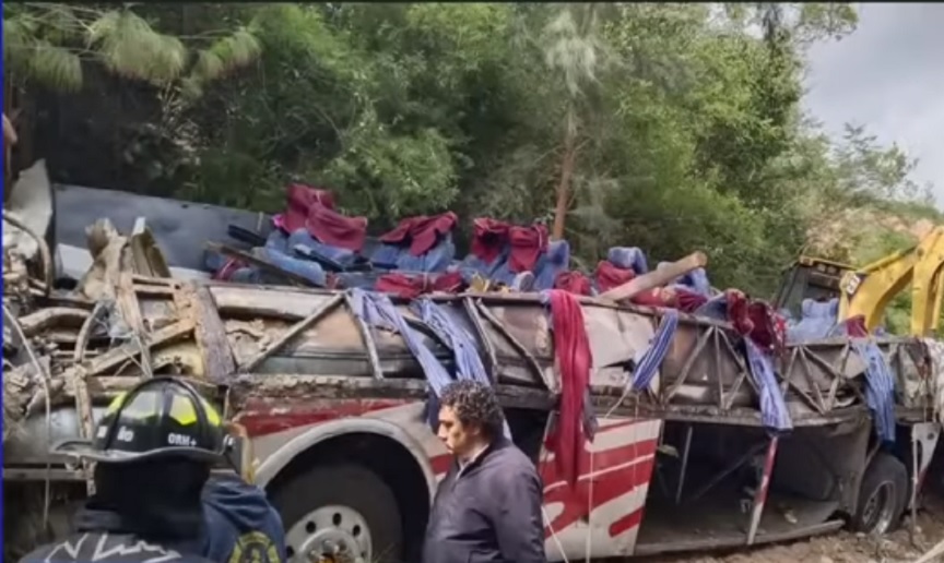 Τραγωδία στο Μεξικό: Τουλάχιστον 25 νεκροί από την πτώση λεωφορείου σε γκρεμό