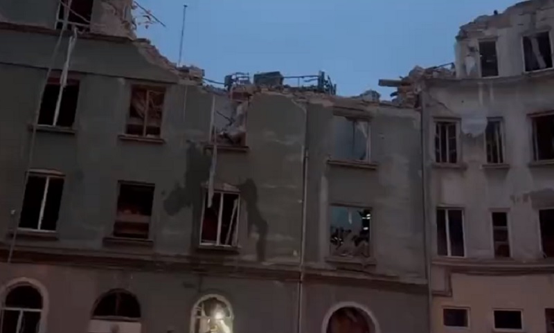 Πόλεμος στην Ουκρανία: Ρωσικά πυραυλικά πλήγματα σε πολυκατοικία και υποδομές στη Λβιβ