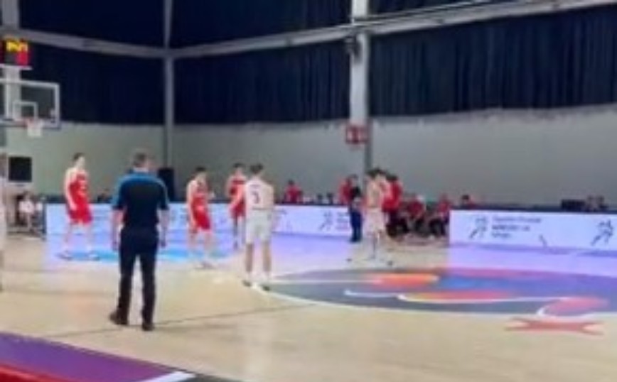 Eurobasket U18: Μόνο πάσες άλλαζαν στο Πολωνία – Τουρκία διαμαρτυρόμενοι για τις συνθήκες