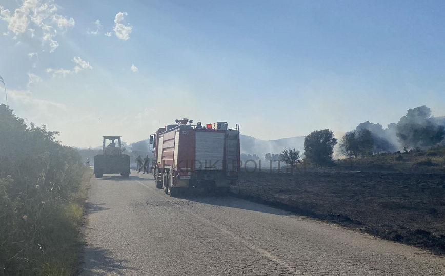 Φωτιά τώρα στη Μεταμόρφωση Χαλκιδικής – Μάχη για να μην περάσει το βουνό