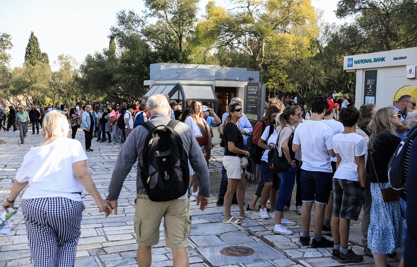 Παραπλανητικές διαφημίσεις υπόσχονται υπηρεσία «Skip the line» για είσοδο στην Ακρόπολη &#8211; Η ανακοίνωση του υπουργείου Πολιτισμού