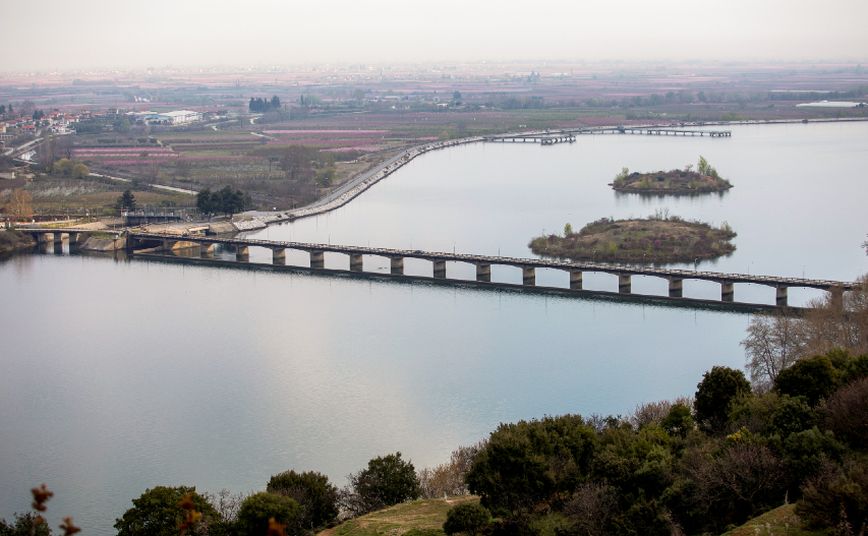 Άκαρπες οι έρευνες στον Αλιάκμονα για τον εντοπισμό 21χρονου