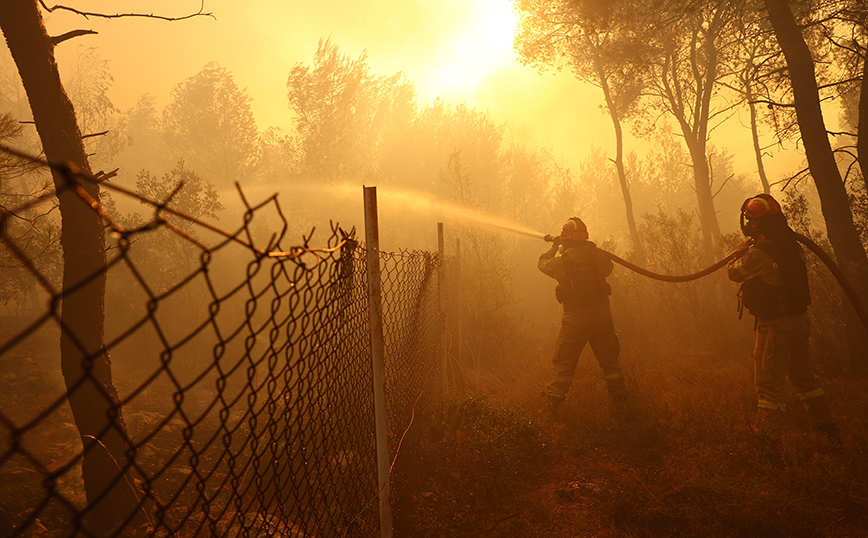 Μάχη με τις φλόγες για 4η ημέρα στην Αττική: Δεν σταμάτησε να ηχεί το 112 &#8211; Πολύ υψηλός και την Παρασκευή ο κίνδυνος