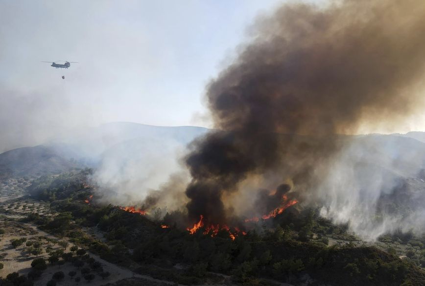Εφιάλτης στη Νέα Αγχίαλο μετά τις εκρήξεις σε αποθήκη πυρομαχικών – Πάνω από 1.000 άτομα στο Εκθεσιακό Κέντρο Βόλου