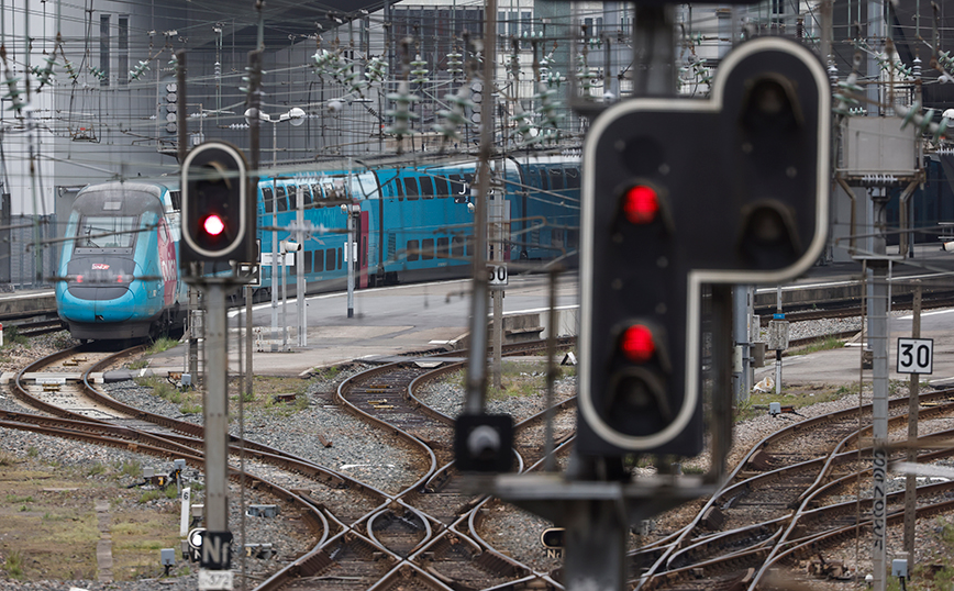 Κατήγγειλαν «ύποπτες κινήσεις τρομοκρατών» για να μην χάσουν το τρένο – Ζευγάρι προκάλεσε πανικό στις Αρχές