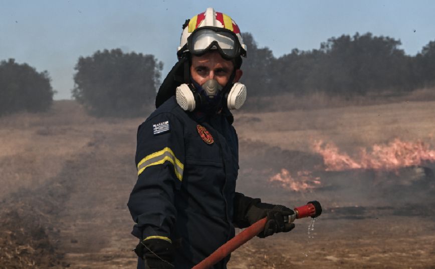 Ολονύχτια μάχη των πυροσβεστικών δυνάμεων με τις φλόγες στην πυρκαγιά που ξέσπασε στη Μεσαρά