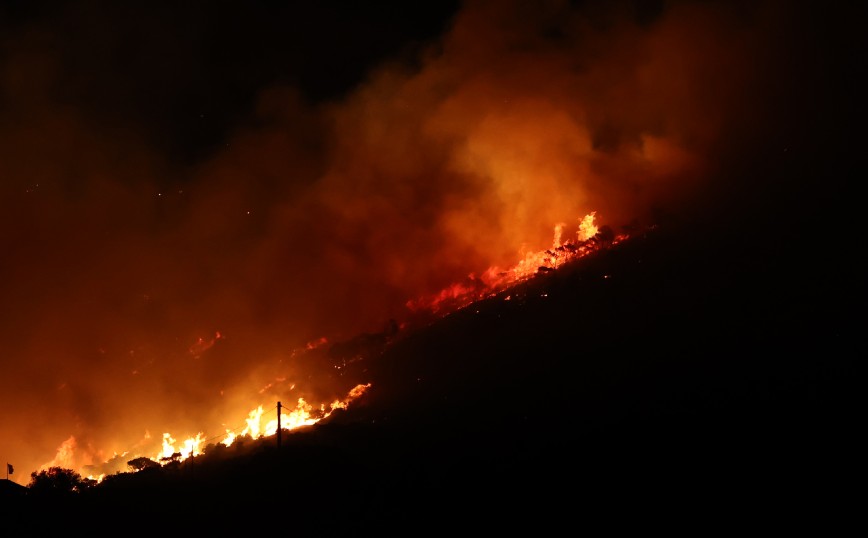 ΣΥΡΙΖΑ: Η σκέψη όλων βρίσκεται στους κατοίκους της Αττικής, της Κορινθίας και της Βοιωτίας, που πλήττονται από τη φωτιά