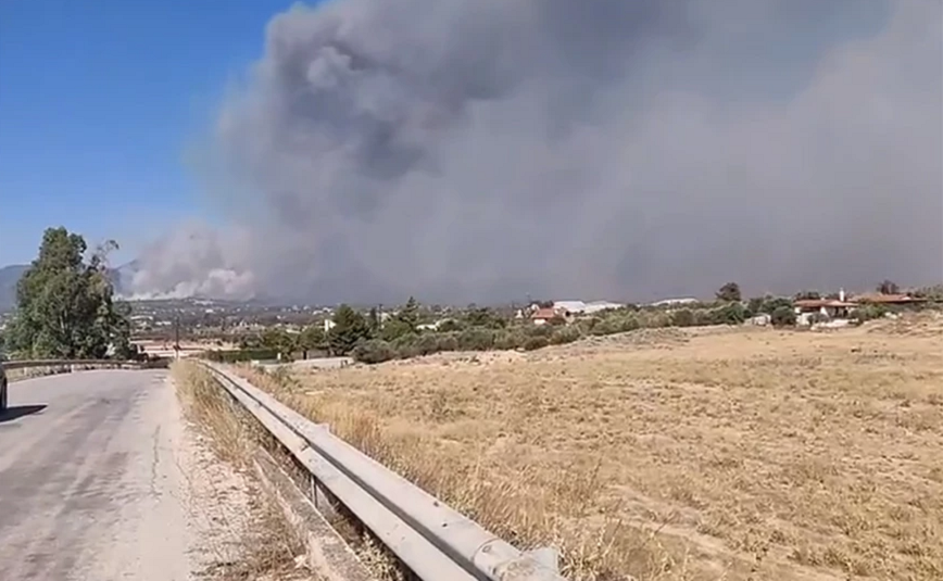 Φωτιά στα Δερβενοχώρια: Αυτοί είναι οι δρόμοι που έχουν κλείσει