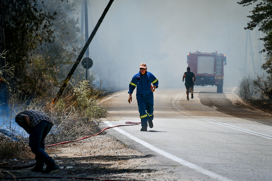 Σε εξέλιξη φωτιά στις Μάλλες του Δήμου Ιεράπετρας