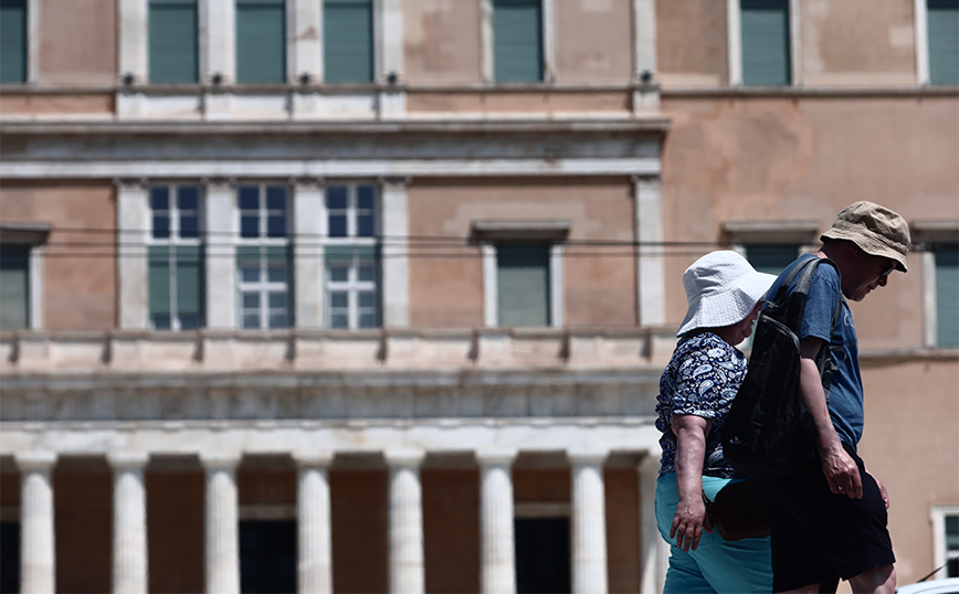 Τρεις επιστήμονες δίνουν οδηγίες για τον καύσωνα: Τι κάνω, τι δεν κάνω – Ποιοι κινδυνεύουν περισσότερο