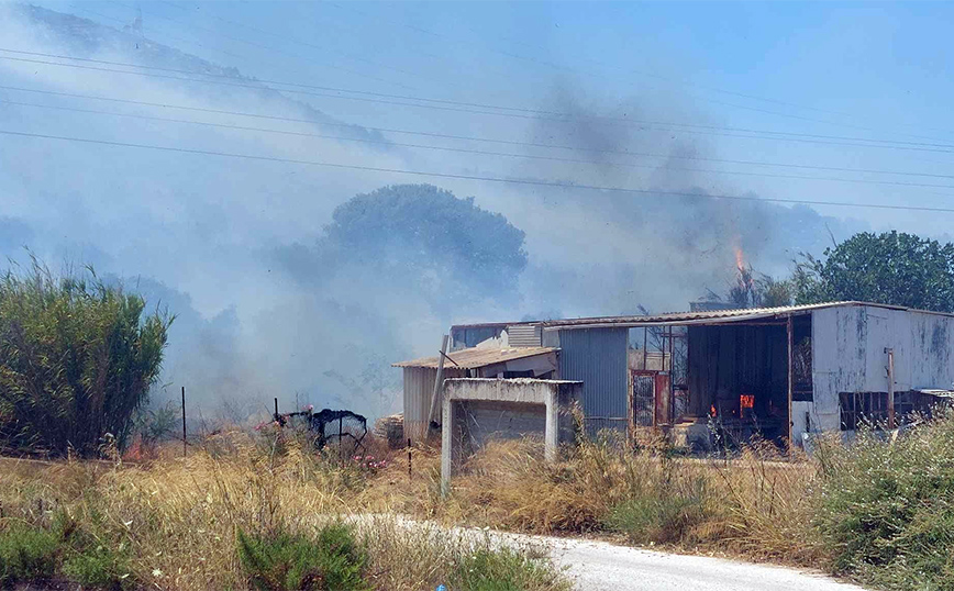 Έκτακτη ανακοίνωση του meteo για τη φωτιά στον Κουβαρά: «Εξαιρετικά δυσμενείς συνθήκες τις επόμενες ώρες»