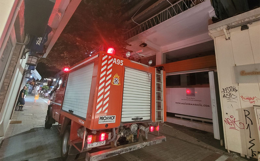 «Λαμπάδιασε» κλιματιστικό στη Λάρισα – Έντρομοι οι κάτοικοι της πολυκατοικίας