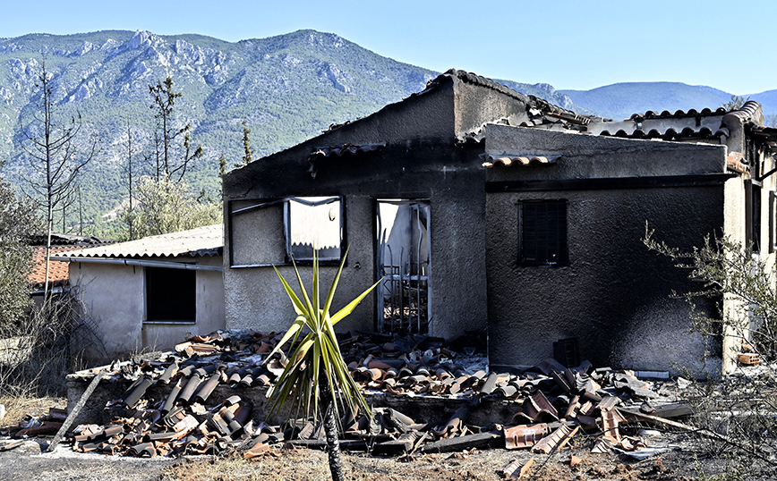 Φωτιά στο Λουτράκι: «Δύσκολη η κατάσταση αλλά δεν κινδυνεύουν ανθρώπινες ζωές» &#8211; 32 σπίτια έχουν γίνει στάχτη