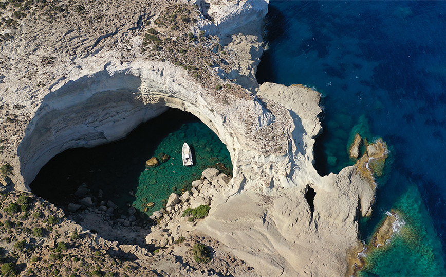 Η παραλία Συκιά στη Μήλο κατέκτησε την 11η θέση στις top 15 ευρωπαϊκές παραλίες