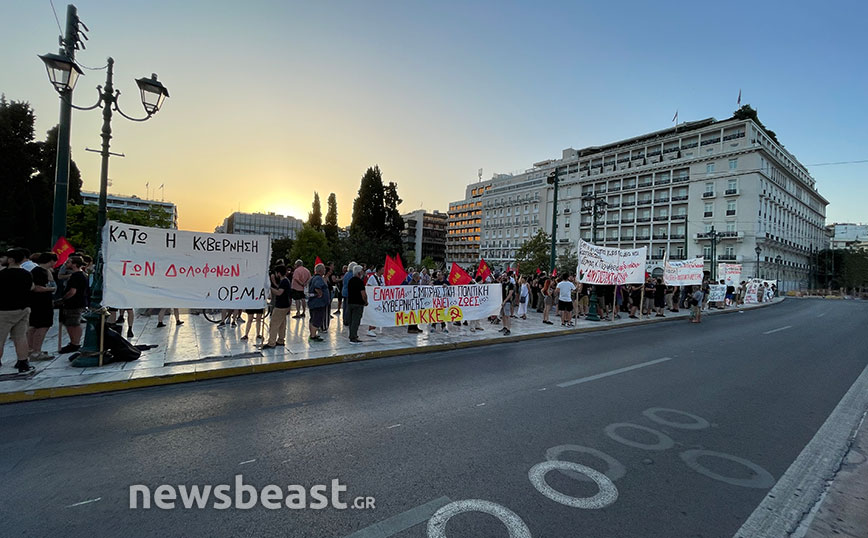 Συγκέντρωση διαμαρτυρίας στο Σύνταγμα για τις φωτιές που ξέσπασαν τις τελευταίες ημέρες