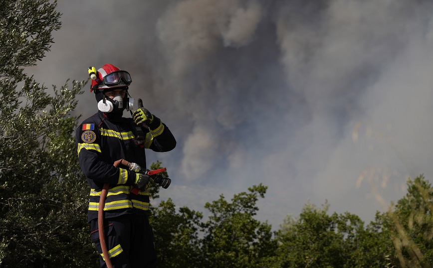 Φωτιές: Φτάνει βοήθεια από Ρουμανία, Σλοβακία, Πολωνία – Μαίνονται τα μέτωπα σε Μάνδρα, Λουτράκι, Ρόδο