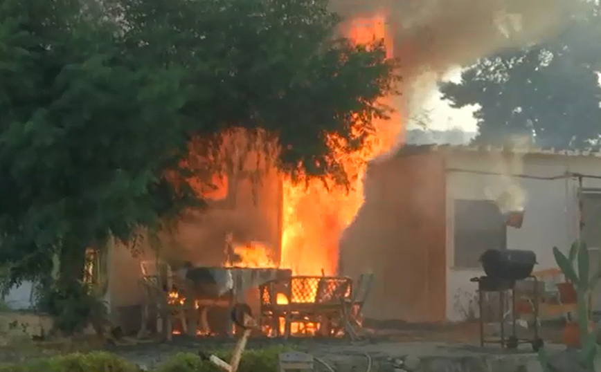 Εκκενώνονται τα χωριά Μαλώνας και Μάσσαρη στη Ρόδο, μάχη να μη μπει η φωτιά σε Γεννάδι και Βάτι, κάηκαν σπίτια στο Ασκληπιείο