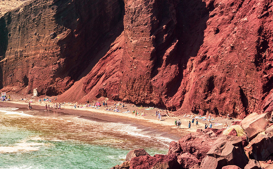 Κόκκινη παραλία στη Σαντορίνη