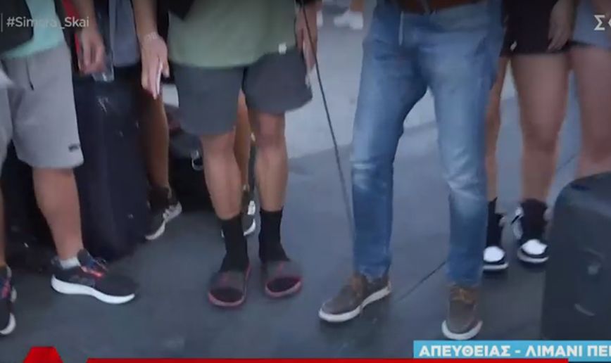 «Γιώργαρε θέλω tips για γυπαετούς σαν εσένα» – Επιβάτης με κάλτσα και παντόφλα ζητά συμβουλές από ρεπόρτερ