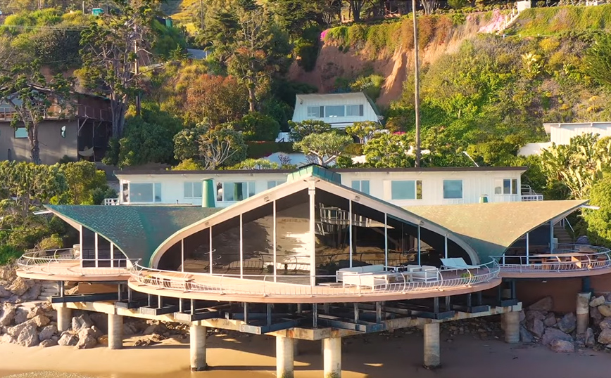 Πωλείται το εμβληματικό Wave House στο Μαλιμπού &#8211; Ο αρχιτέκτονας εμπνεύστηκε από τα κύματα