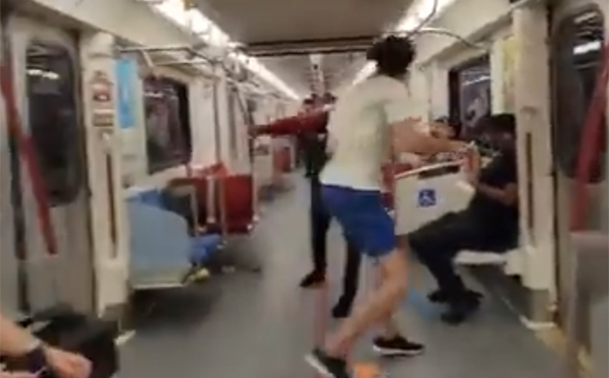 Πανικός στο Μετρό του Τορόντο: Κυνηγούσε άνδρα στο συρμό και τον μαχαίρωνε επανειλημμένα