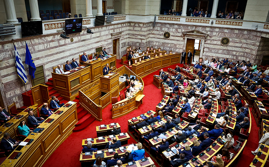 Προγραμματικές δηλώσεις: Αποχώρησε η Κοινοβουλευτική Ομάδα του ΚΚΕ όταν ανέβηκε στο βήμα ο πρόεδρος των «Σπαρτιατών»