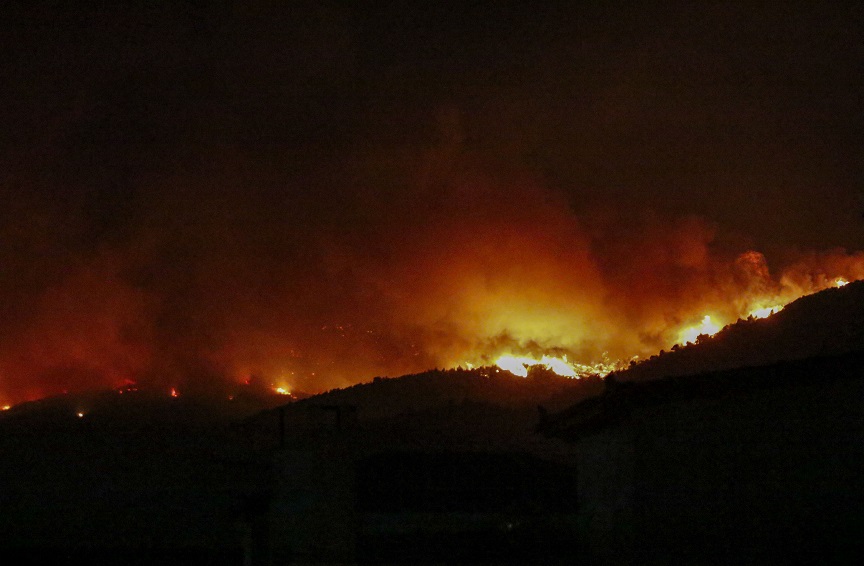 Σε πύρινο κλοιό η χώρα: Εκτιμήσεις αξιωματικών του Πυροσβεστικού Σώματος για οργανωμένο σχέδιο εμπρηστών