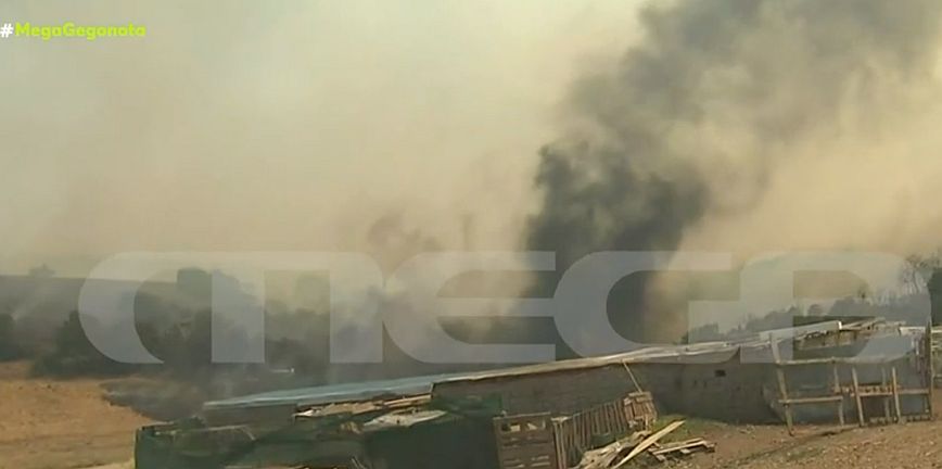 Φωτιά στην Αλεξανδρούπολη: Φλόγες περικύκλωσαν το συνεργείο του MEGA &#8211; Απεγκλωβίστηκε από την πυροσβεστική