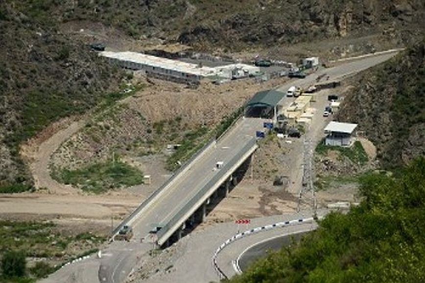 Ρωσία: Η Μόσχα καλεί το Αζερμπαϊτζάν να άρει τον αποκλεισμό βασικού οδικού άξονα προς την Αρμενία