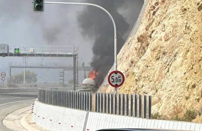 Φωτιά σε βυτιοφόρο στη νέα Εθνική Οδό Αθηνών – Κορίνθου: Διακοπή κυκλοφορίας στην περιοχή της Κακίας Σκάλας