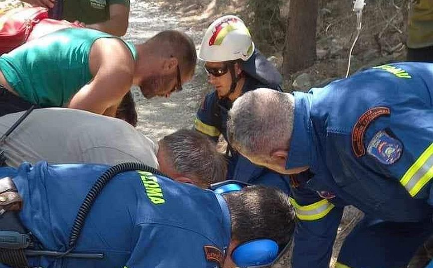 Με ελικόπτερο μεταφέρθηκε στο νοσοκομείο ο τραυματίας από το Φαράγγι της Σαμαριάς – Υπέστη ακρωτηριασμό